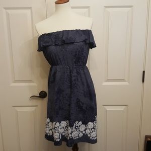 Adorable strapless dress